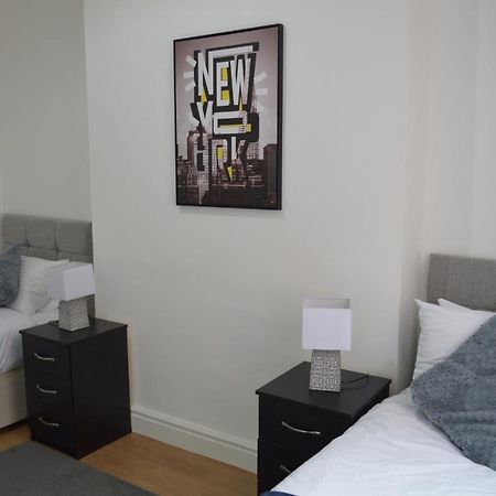 Beautiful Two-Bed Apartment With Driveway Parking Nottingham Exterior photo