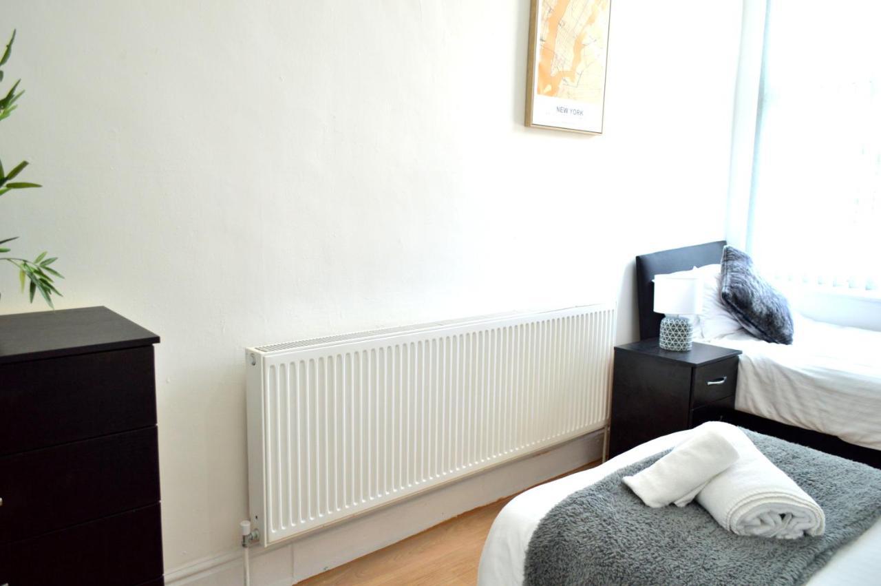 Beautiful Two-Bed Apartment With Driveway Parking Nottingham Exterior photo