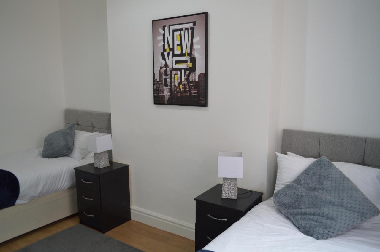 Beautiful Two-Bed Apartment With Driveway Parking Nottingham Exterior photo