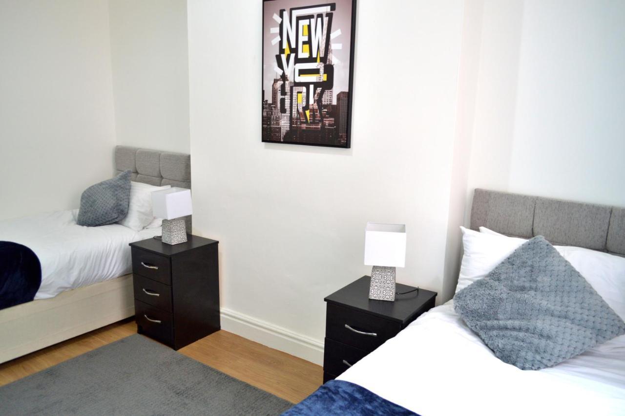 Beautiful Two-Bed Apartment With Driveway Parking Nottingham Exterior photo