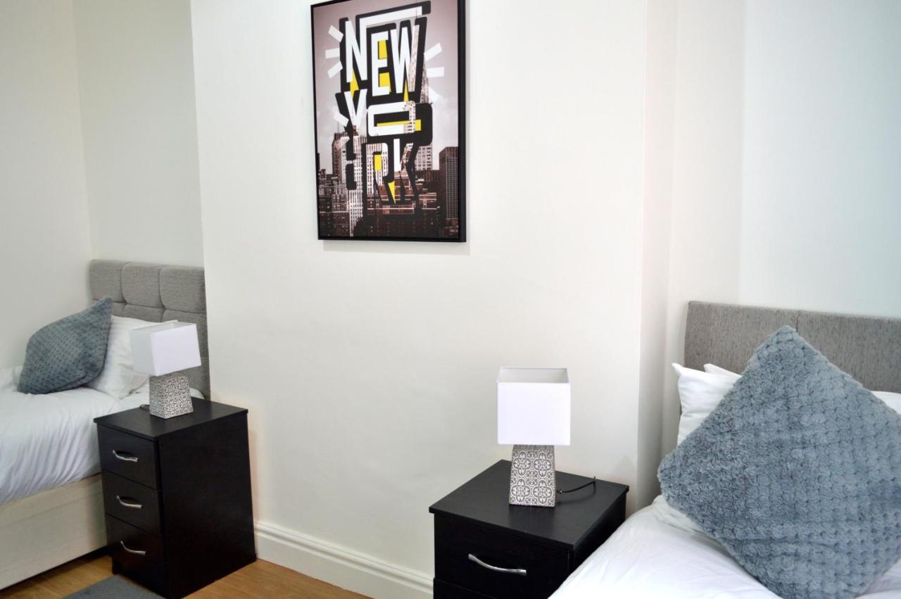Beautiful Two-Bed Apartment With Driveway Parking Nottingham Exterior photo