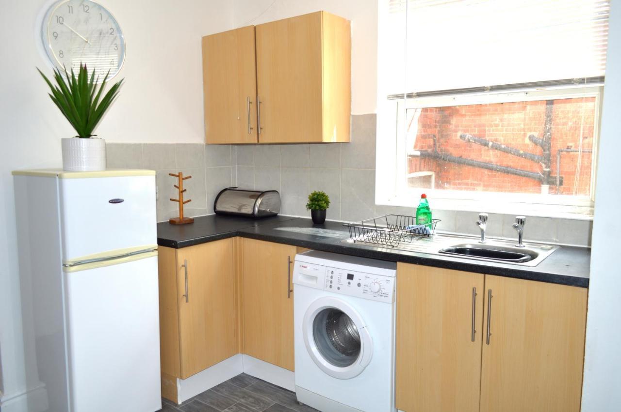 Beautiful Two-Bed Apartment With Driveway Parking Nottingham Exterior photo
