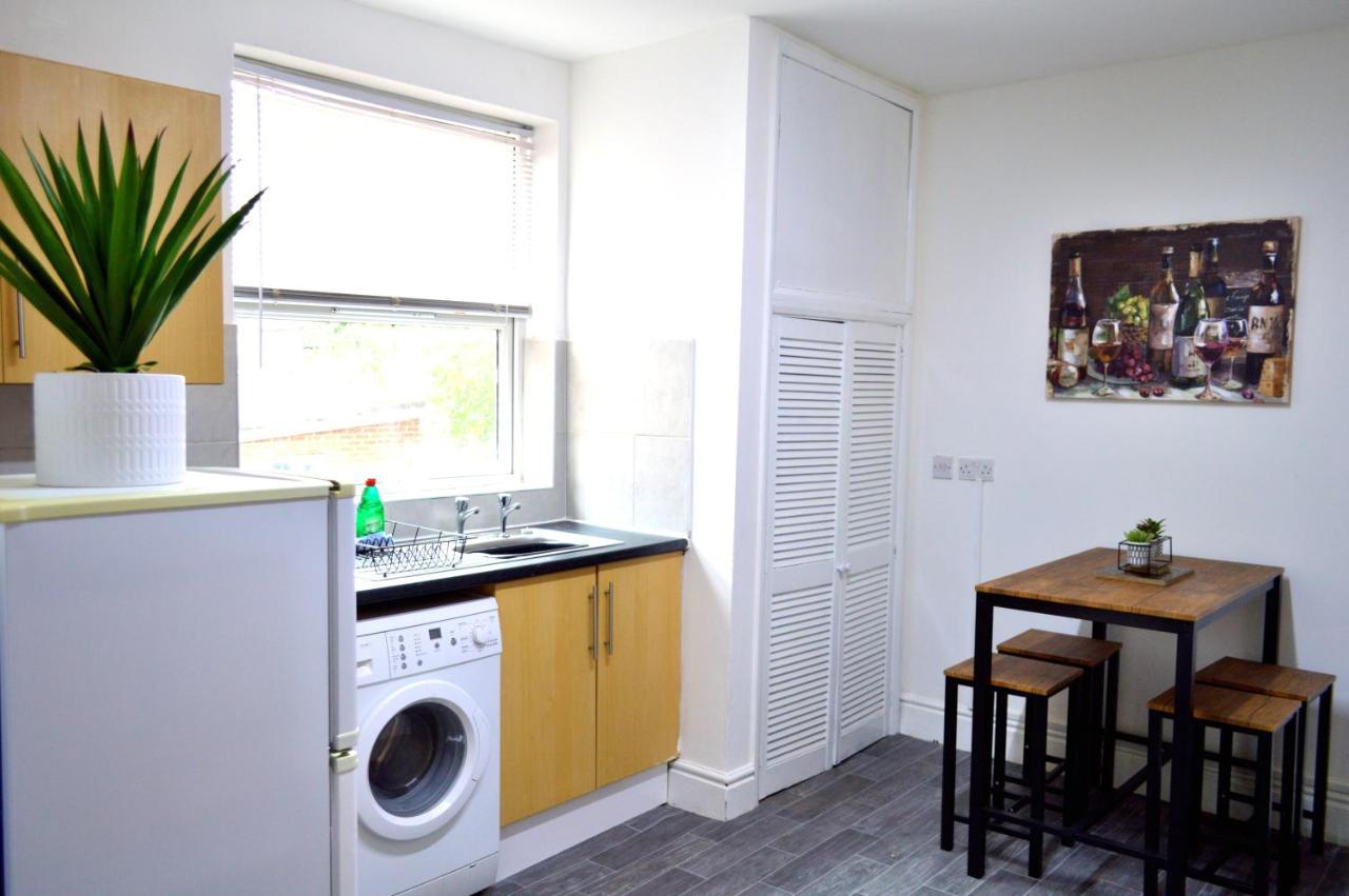Beautiful Two-Bed Apartment With Driveway Parking Nottingham Exterior photo