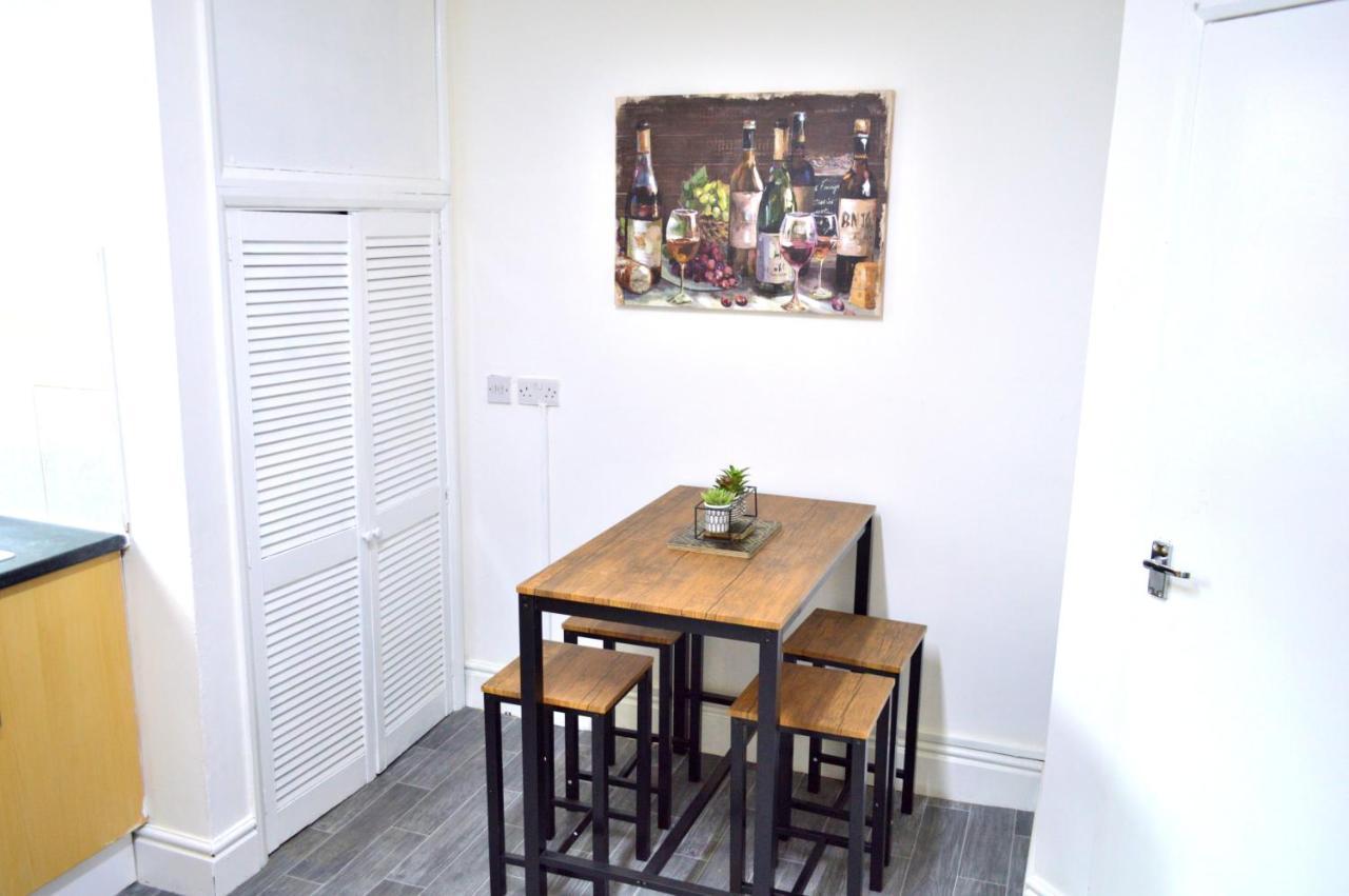 Beautiful Two-Bed Apartment With Driveway Parking Nottingham Exterior photo