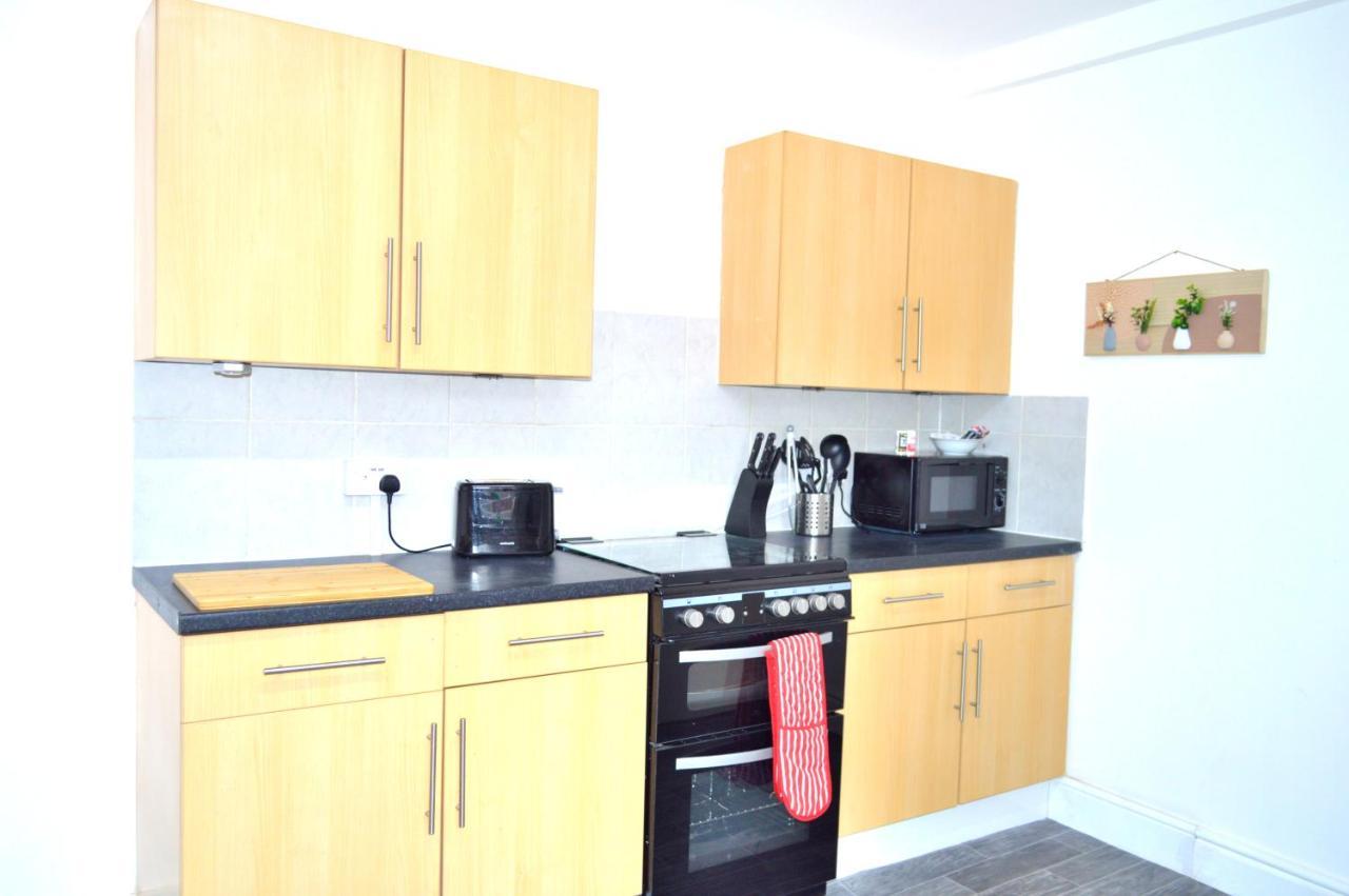 Beautiful Two-Bed Apartment With Driveway Parking Nottingham Exterior photo
